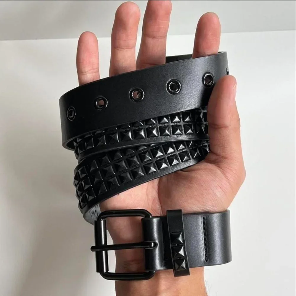 Y2K 2000s classic pyramid studded black on a black goth emo belt - Picture 3 of 8